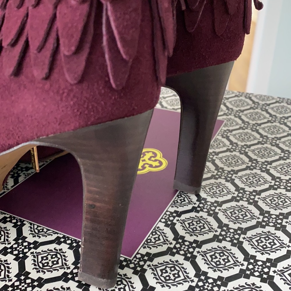 EUC Isola Bordo Cabernet Suede Booties - Picture 9 of 10